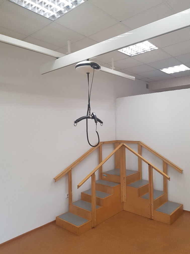 podnośnik sufitowy dla osób niepełnosprawnych