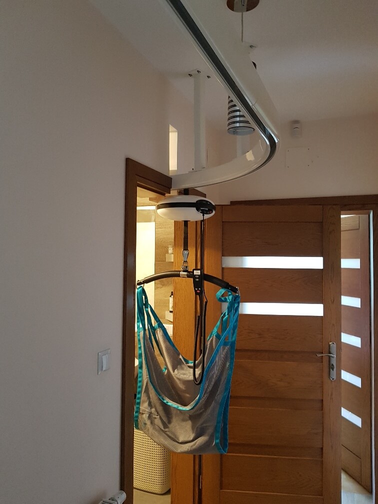 podnośnik sufitowy dla osób niepełnosprawnych