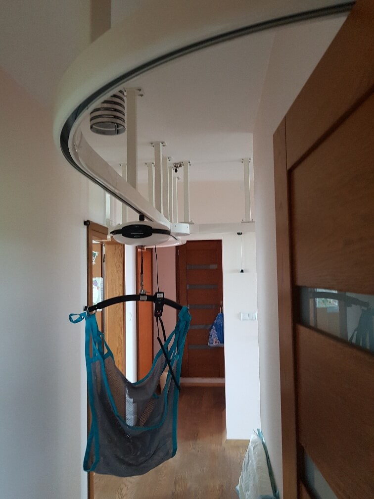 podnośnik sufitowy dla osób niepełnosprawnych