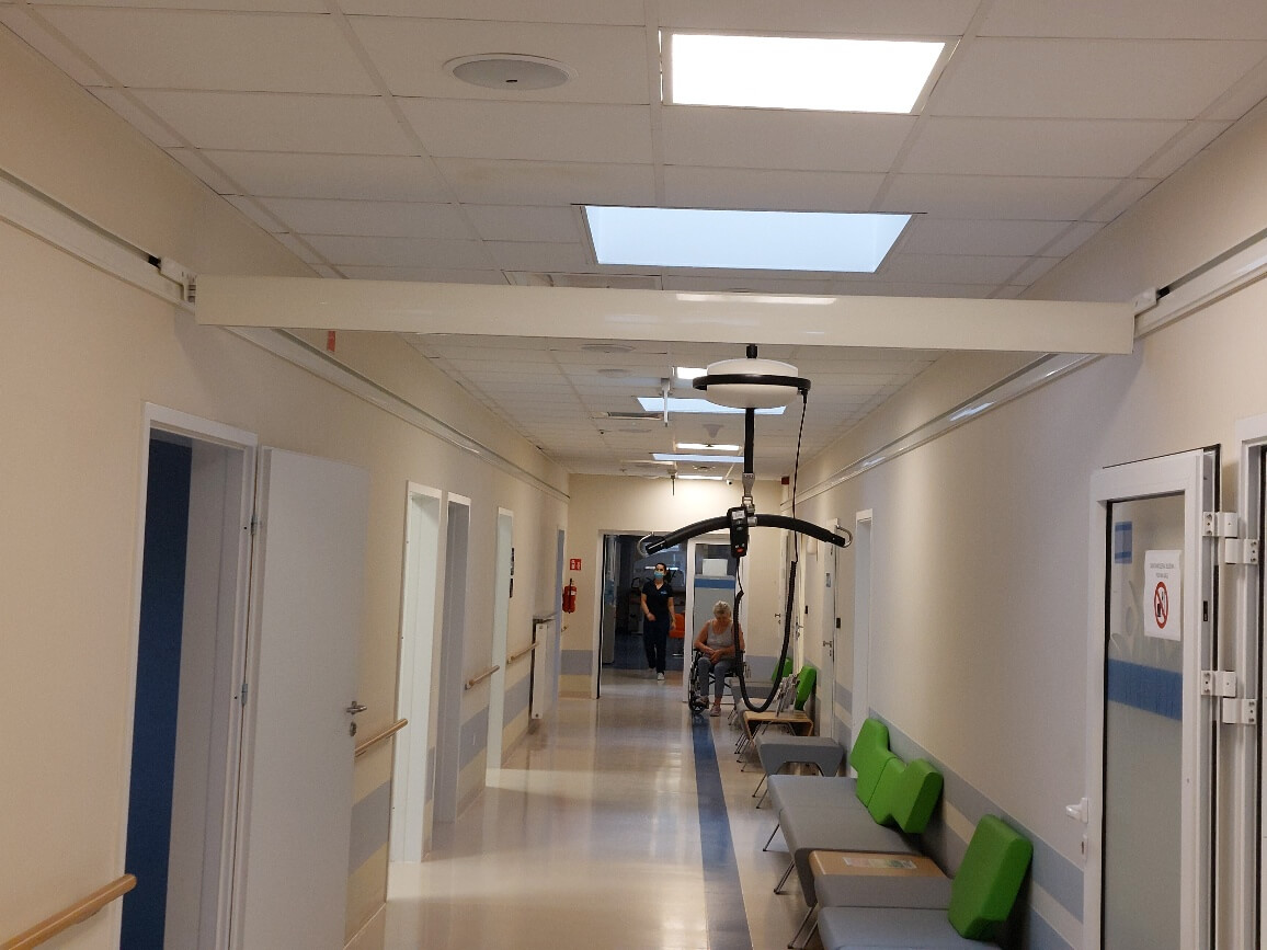 podnośnik sufitowy dla osób niepełnosprawnych