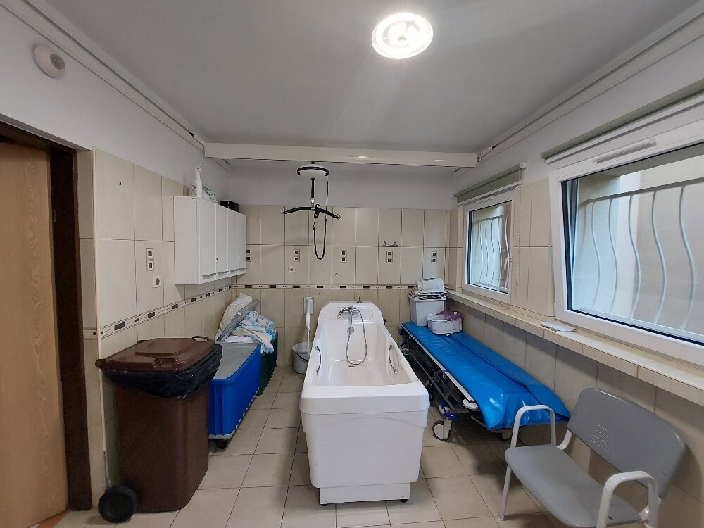 podnośnik sufitowy dla osób niepełnosprawnych