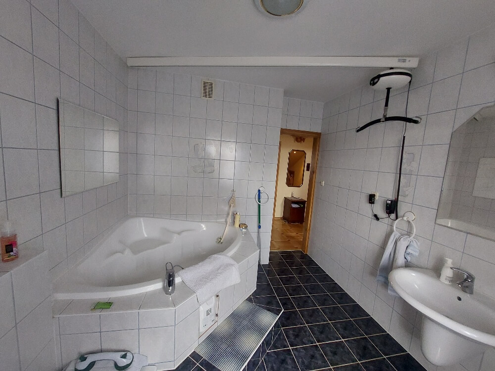 podnośnik sufitowy dla osób niepełnosprawnych