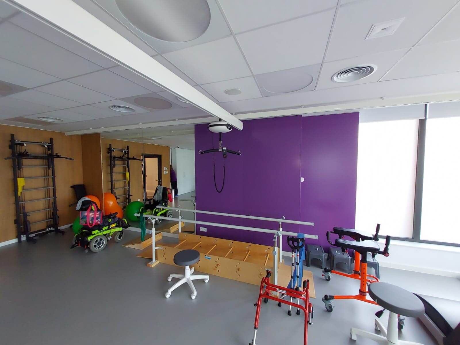 podnośnik na sali rehabilitacji w Paley European Institute