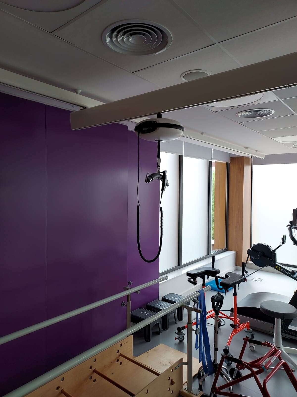 podnośnik na sali rehabilitacji w Paley European Institute