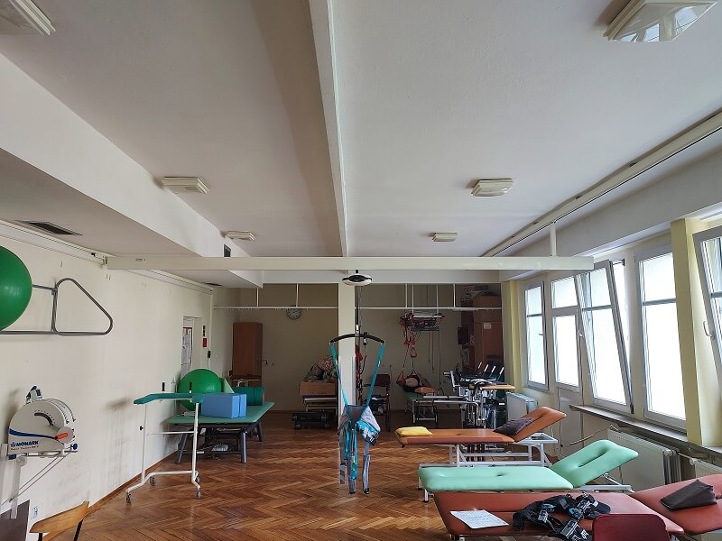 rehabilitacja z podnośnikiem sufitowym